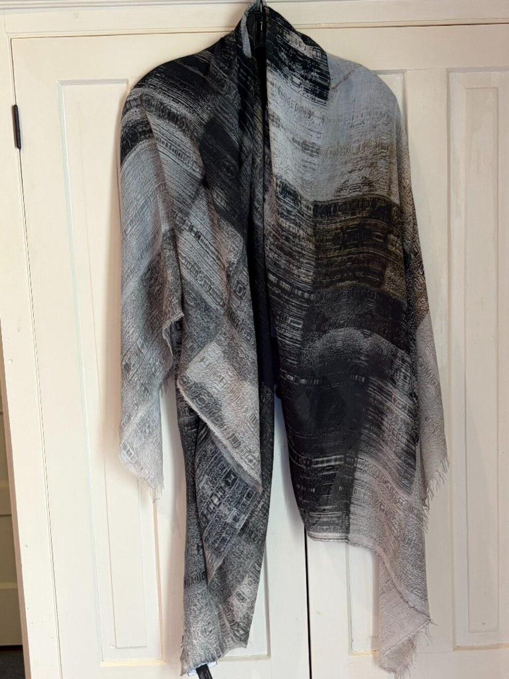 SUZI ROHER SCARF NWOT